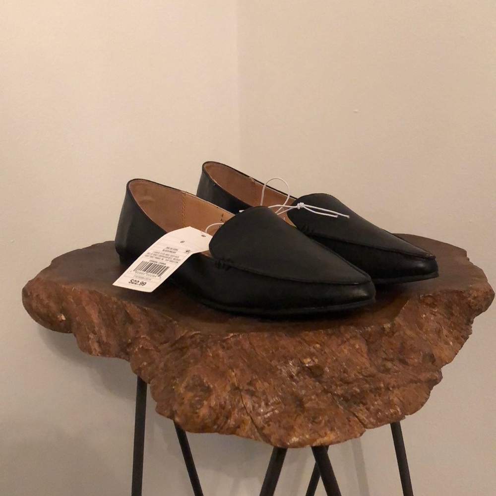 Black pointed flats